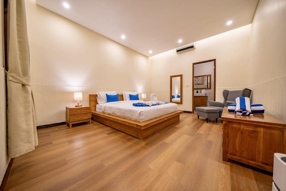 Bed, Photo of the whole room, Bedroom, air conditioner