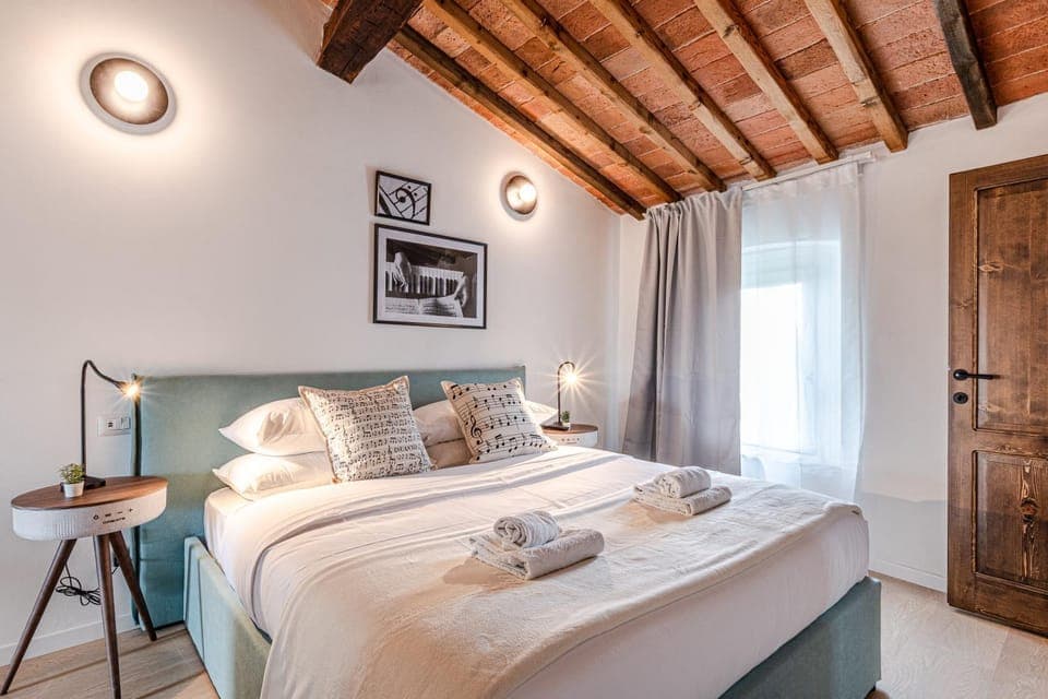 Bed, Photo of the whole room, Bedroom, towels