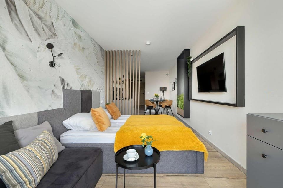 Bed, TV and multimedia, Living room, Seating area