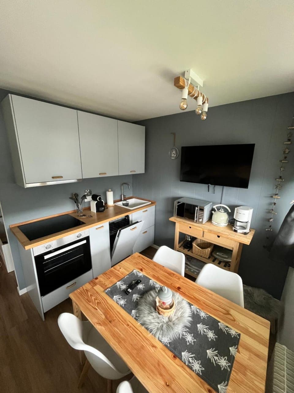 TV and multimedia, Kitchen or kitchenette, Dining area