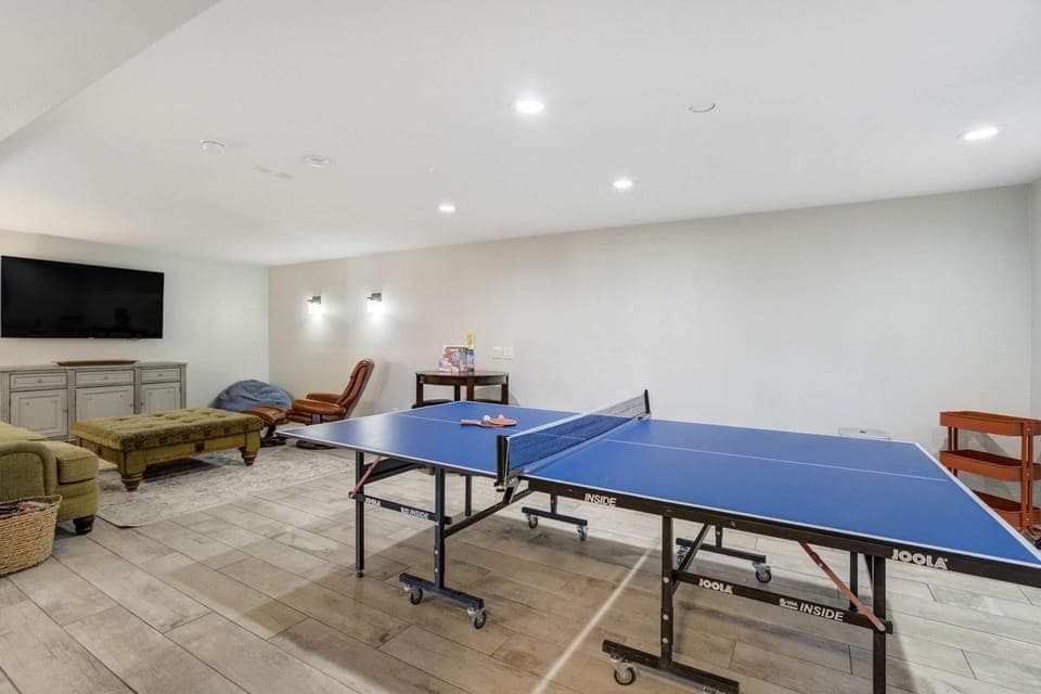 Highpoint Hills Great Views w Games & Fitness House in Colorado Springs