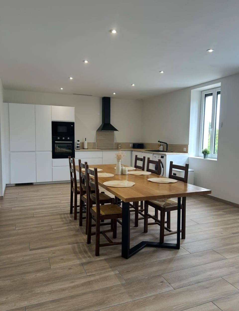 Dining area, storage