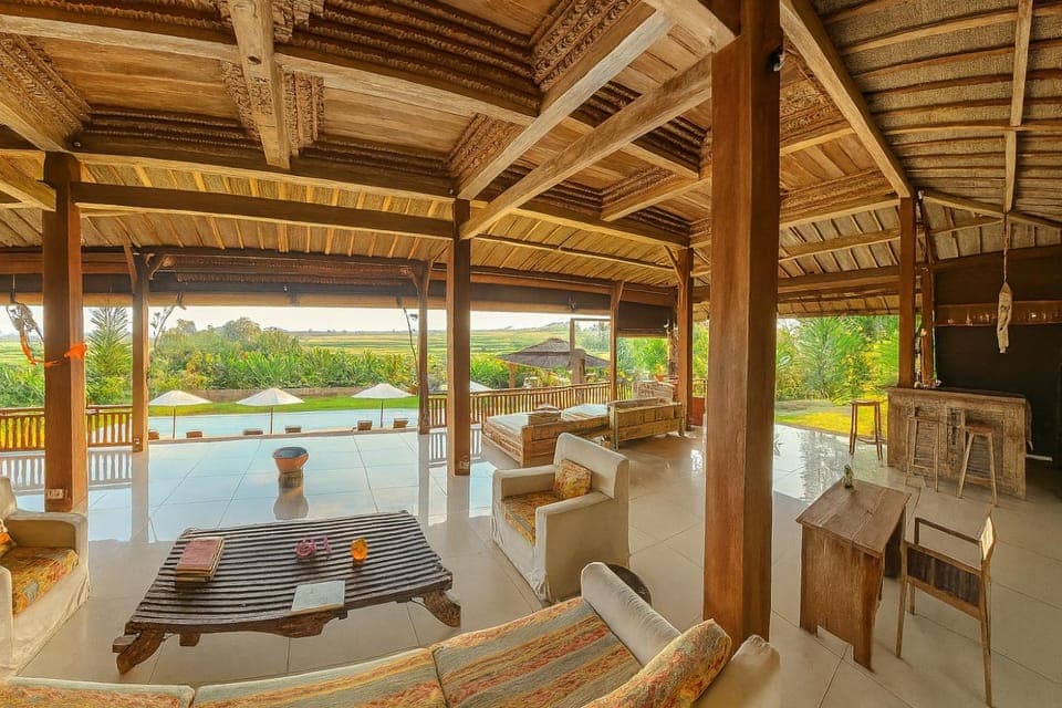 Communal lounge/ TV room