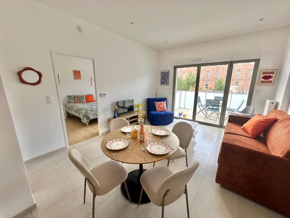 Patio, TV and multimedia, Living room, Dining area