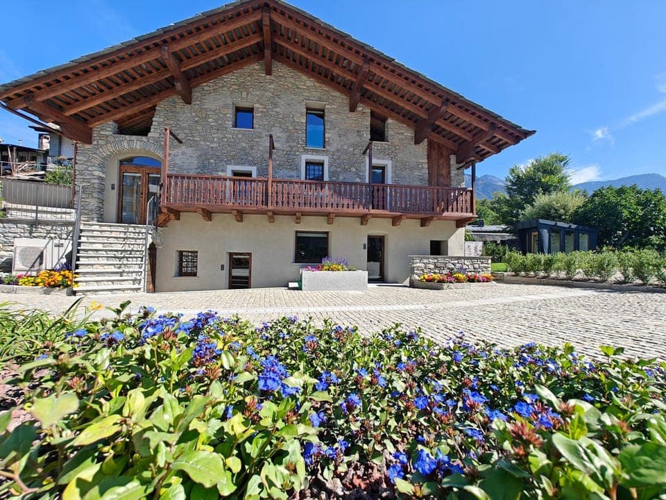 Property building, Day, Garden, Garden view