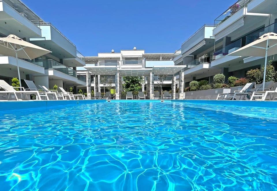 Swimming pool, Swimming pool, sunbed