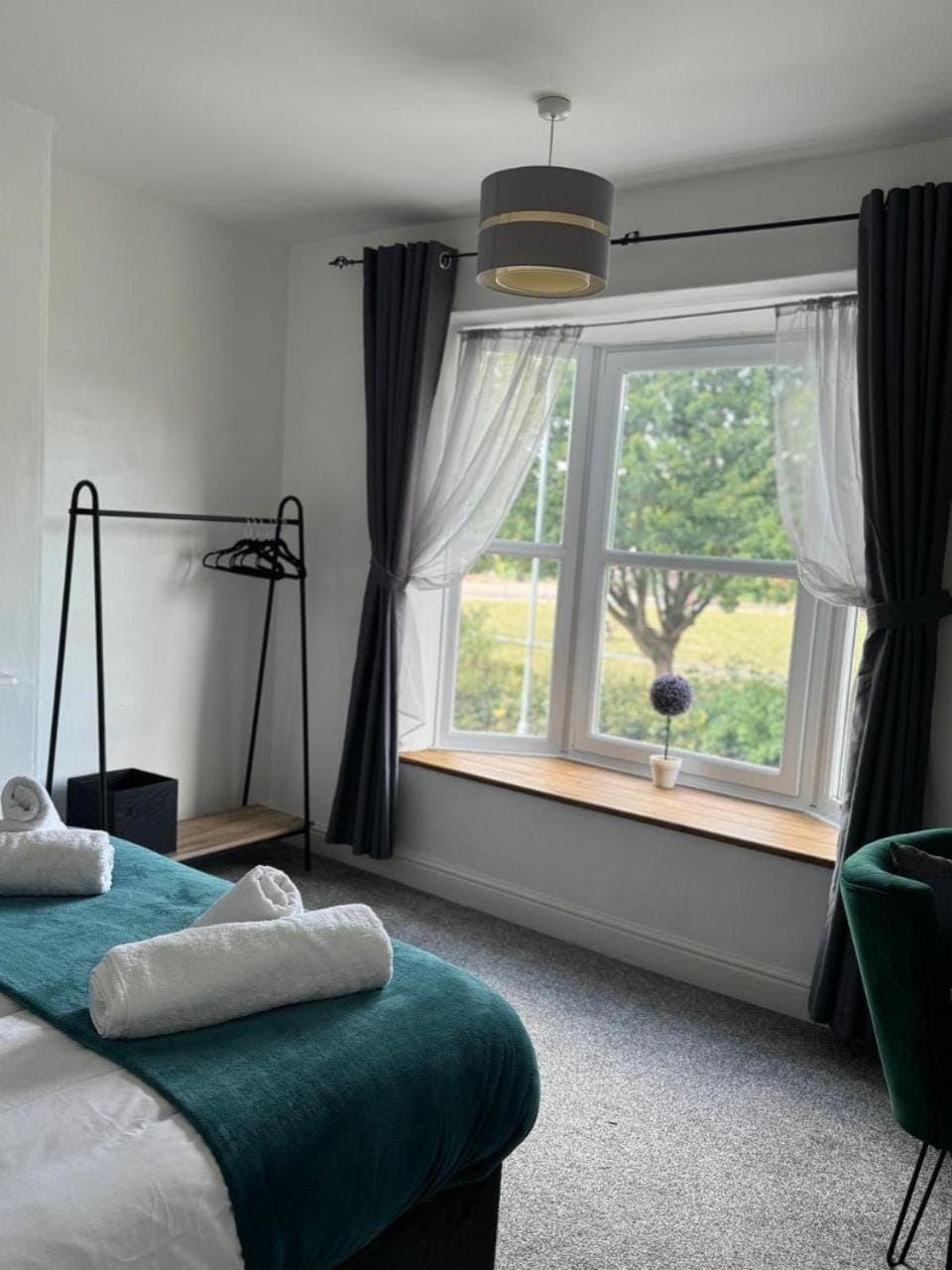 Bed, Bedroom, towels