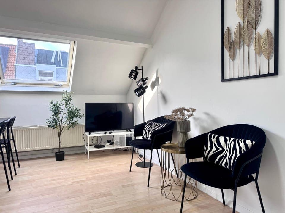 TV and multimedia, Living room, Seating area