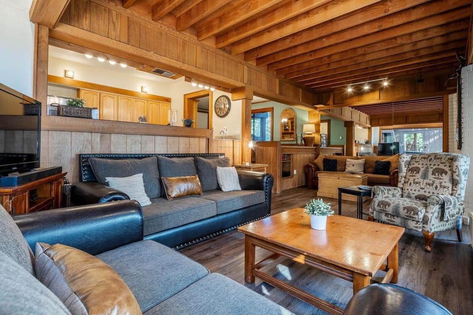 Communal lounge/ TV room, TV and multimedia, Living room, Seating area