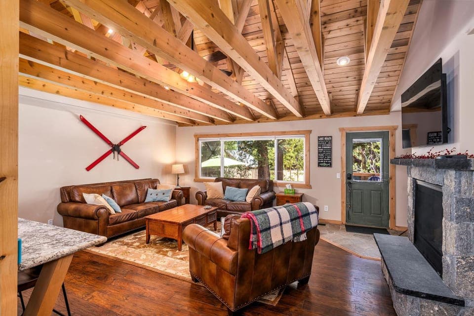 Communal lounge/ TV room, TV and multimedia, Living room, Seating area