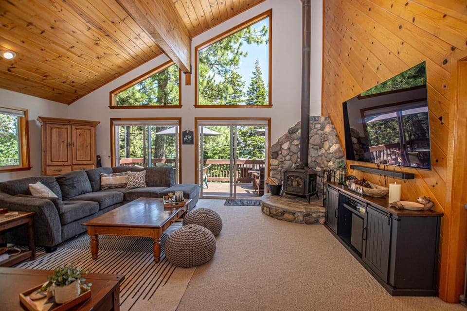 Communal lounge/ TV room