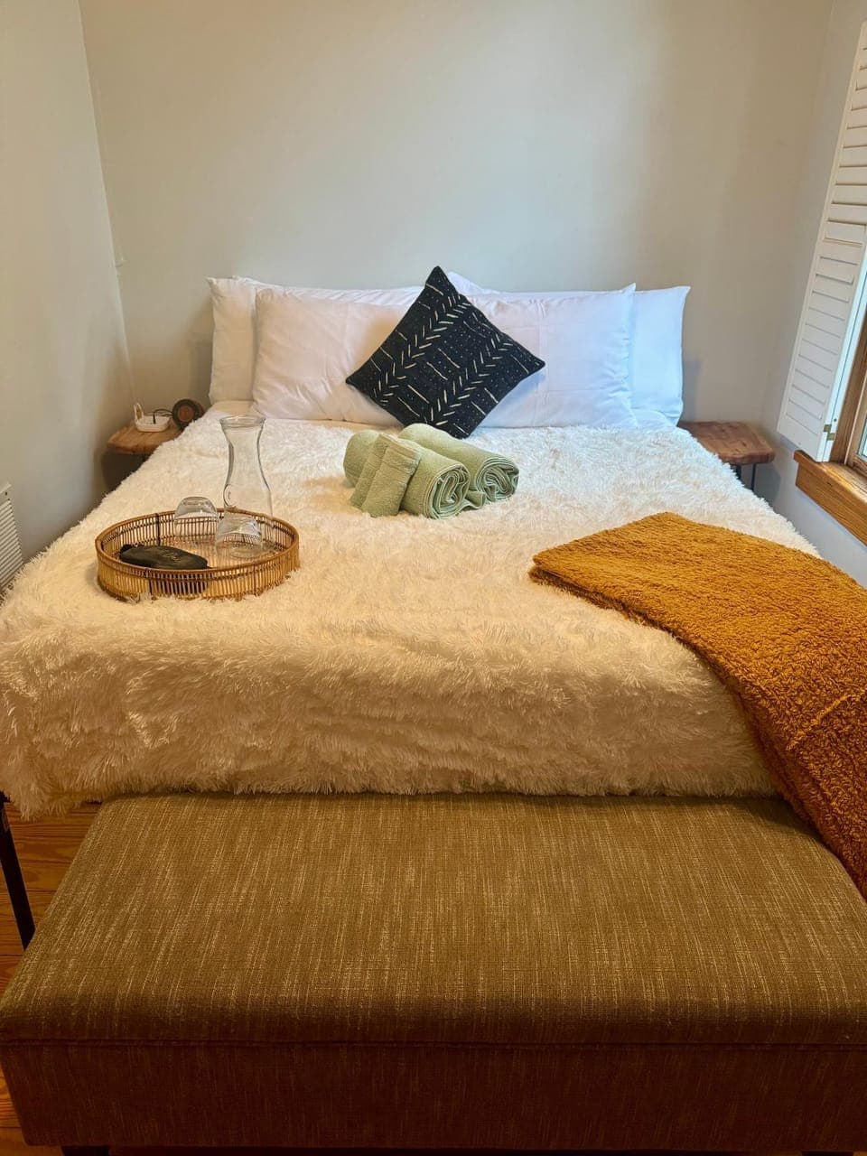 Bed, Photo of the whole room, Bedroom