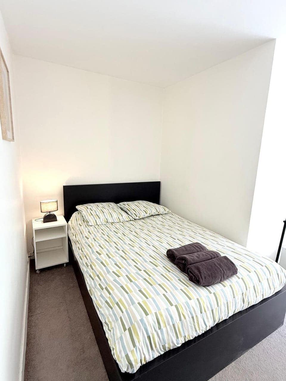 Bed, Decorative detail, towels