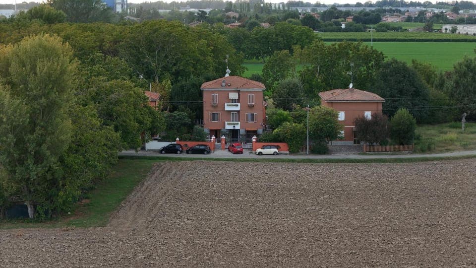 Property building, Day, Neighbourhood, Natural landscape, Bird's eye view, View (from property/room), Landmark view, Street view, Location, Parking