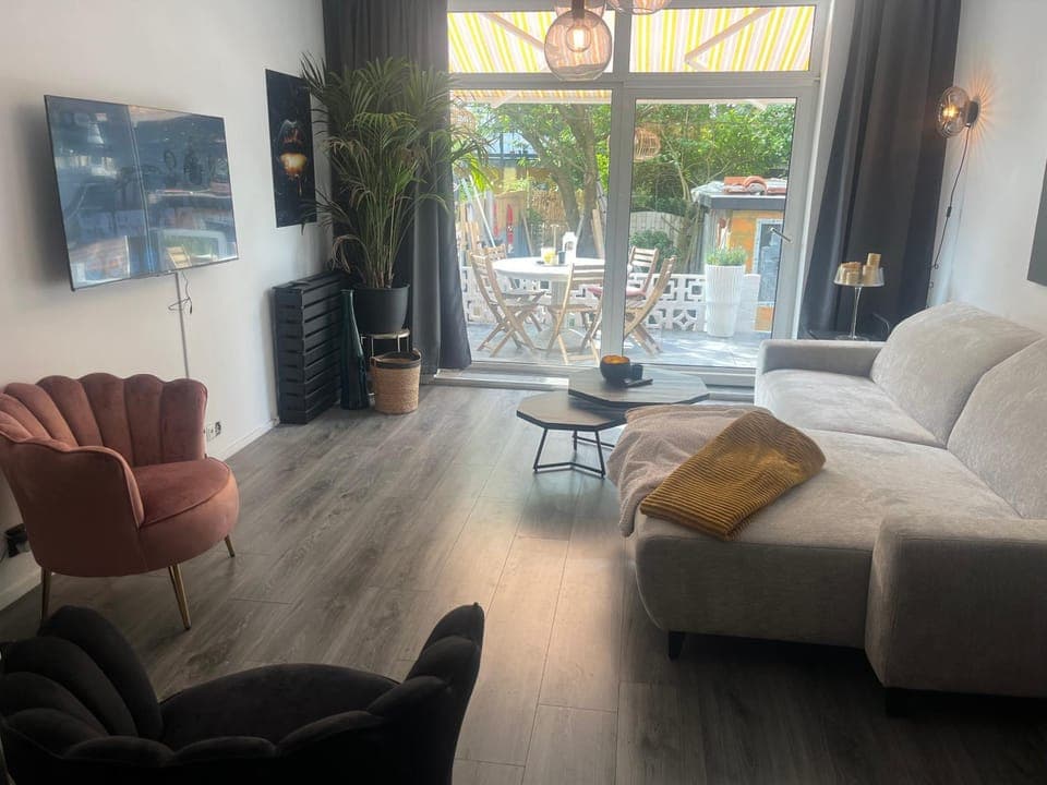 TV and multimedia, Living room, Seating area