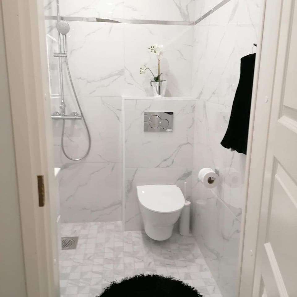 Shower, Toilet, Bathroom