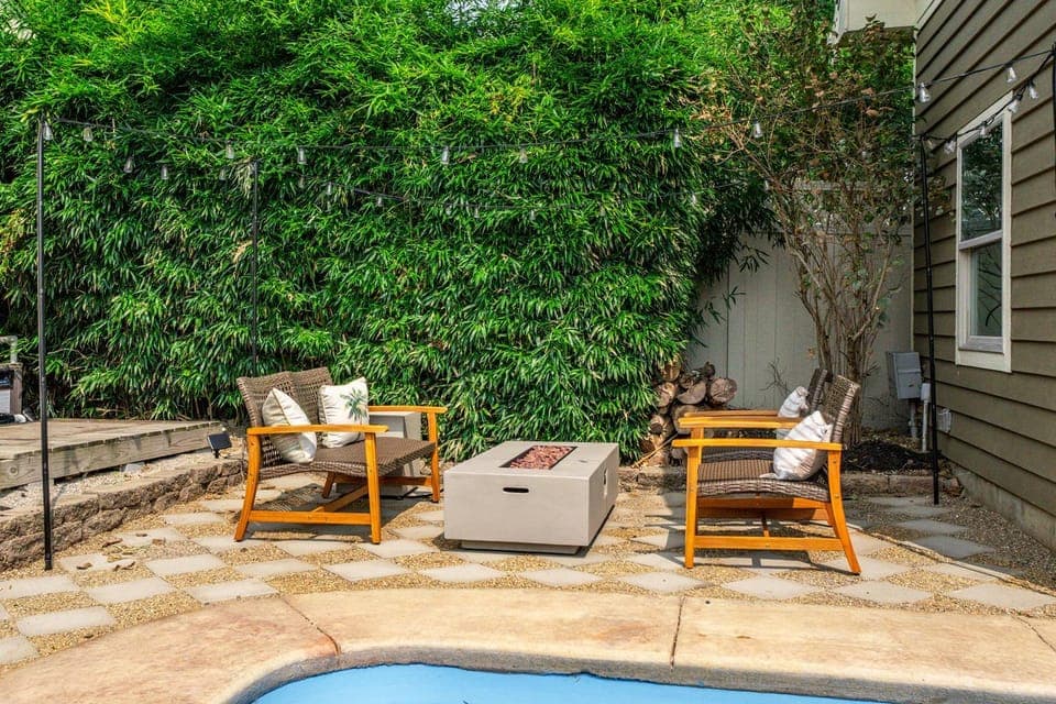 Garden, Seating area, Swimming pool