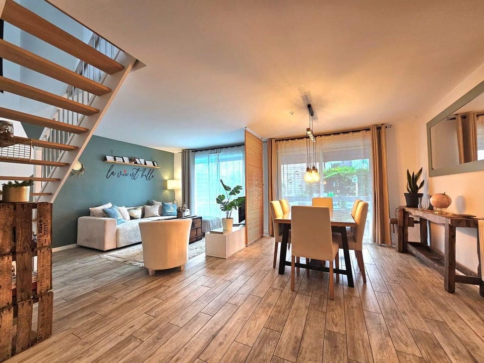 Living room, Dining area