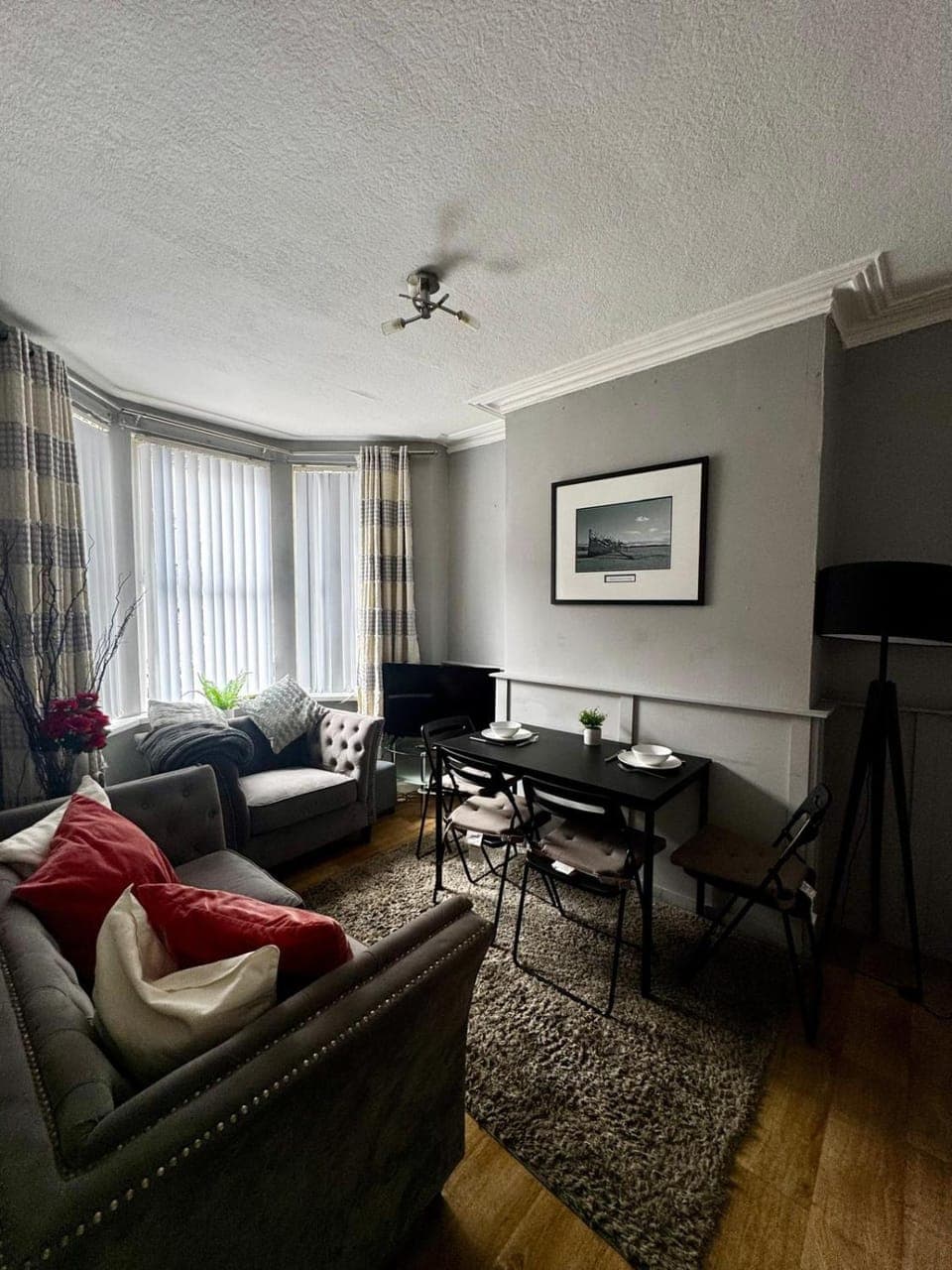 TV and multimedia, Living room, Seating area, Dining area