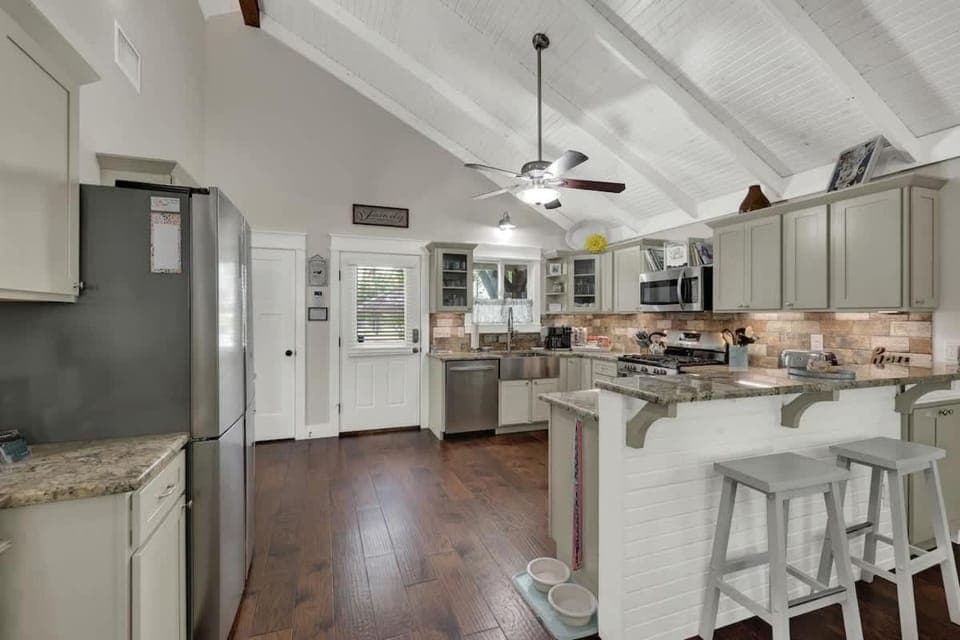 Kitchen or kitchenette, kitchen