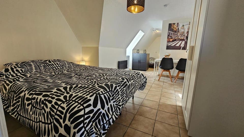 Bed, Photo of the whole room, Bedroom