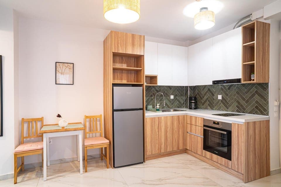 Kitchen or kitchenette, Photo of the whole room, Decorative detail, Dining area, oven, stove, kitchen