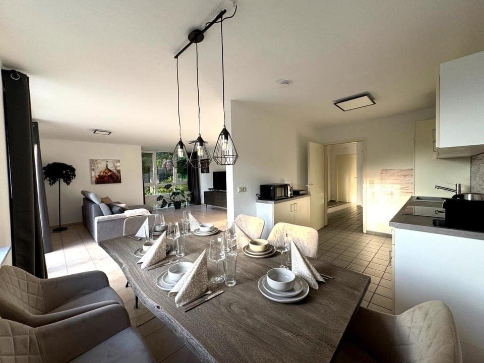 Kitchen or kitchenette, Living room, Seating area, Dining area