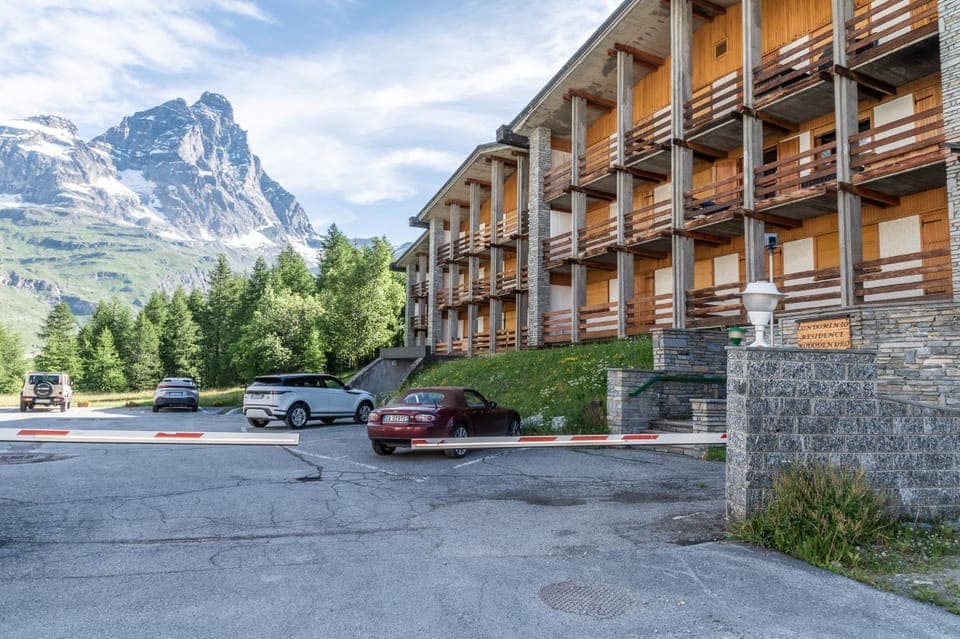 Property building, Facade/entrance, Mountain view, Parking