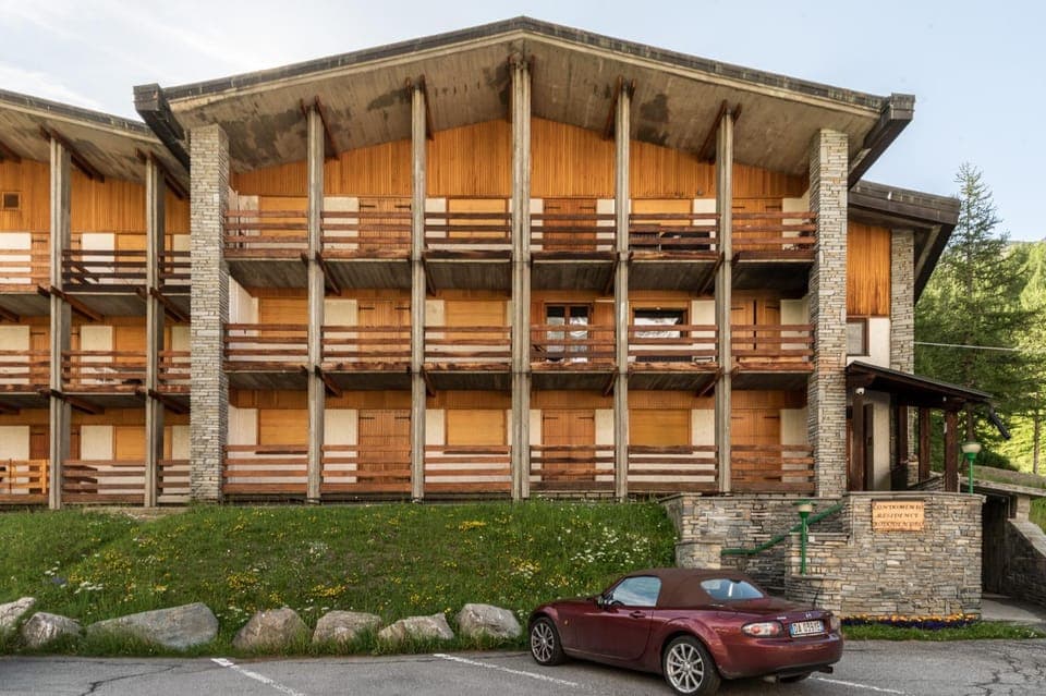 Property building, Property building, Parking