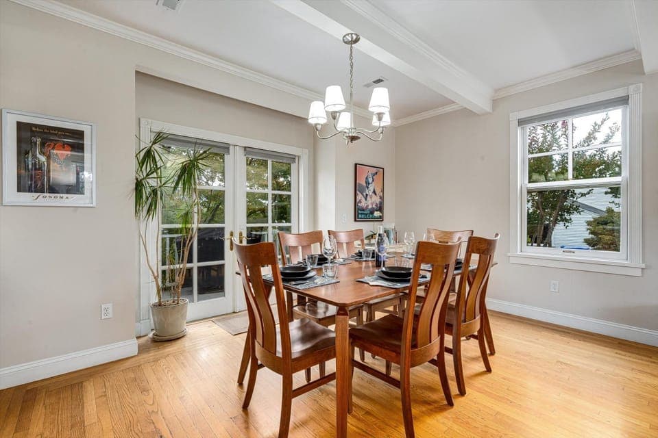 The Heart of Sonoma Plaza, Stylish 1877 Victorian House in Sonoma