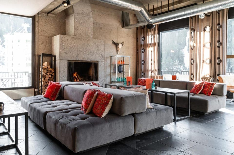 View (from property/room), Living room, Lounge or bar, Seating area, Mountain view, fireplace