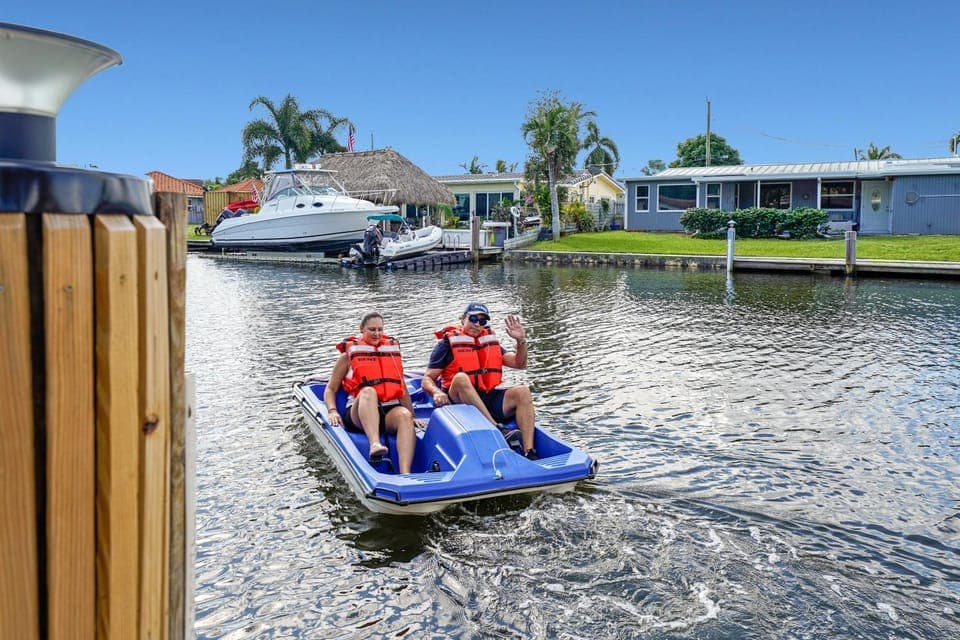 Patio, Day, People, Natural landscape, Activities, Sports, group of guests