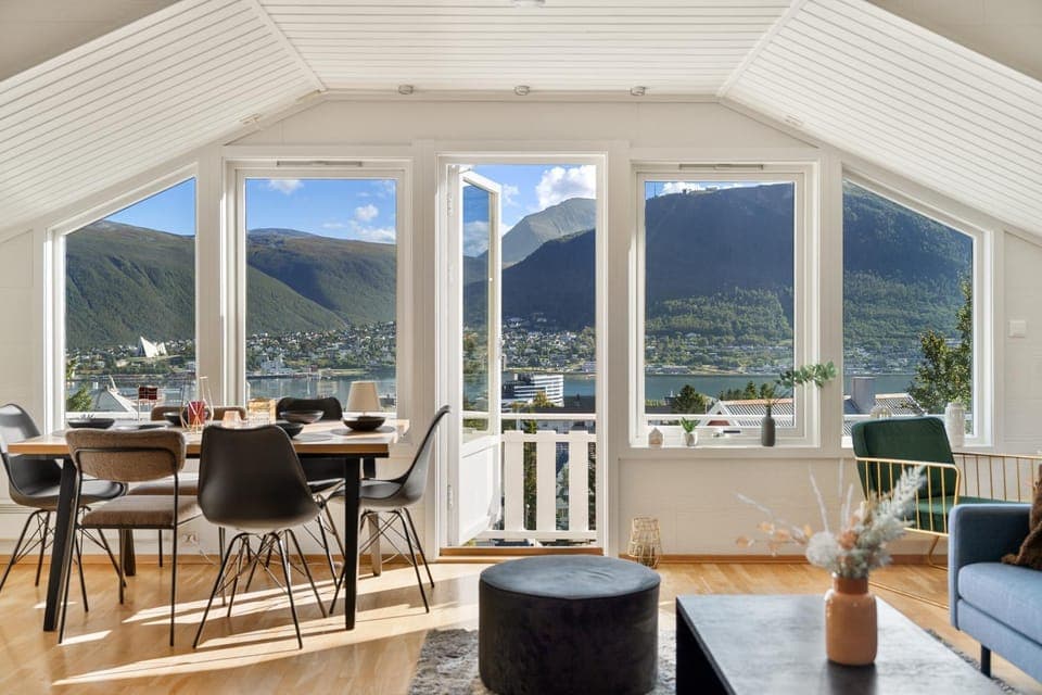 Day, Natural landscape, View (from property/room), Balcony/Terrace, Living room, Seating area, Dining area, Mountain view