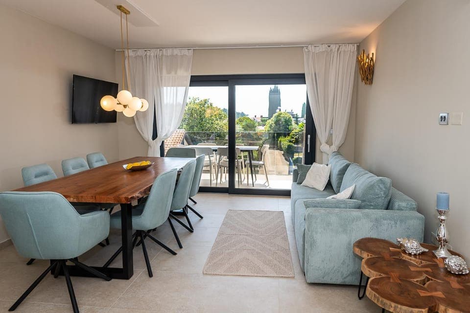 TV and multimedia, View (from property/room), Balcony/Terrace, Living room, Seating area, Dining area