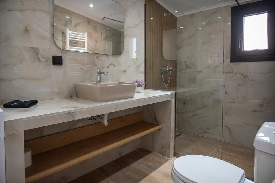 Shower, Toilet, Bathroom, Bath, towels