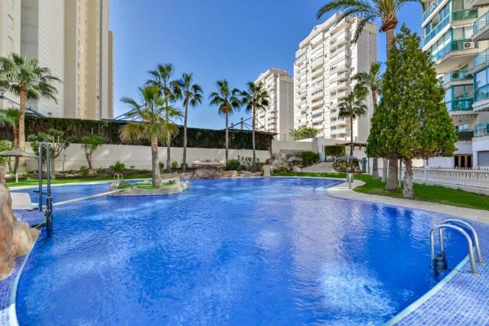 Swimming pool, Swimming pool