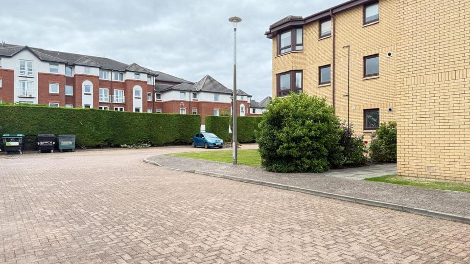 Property building, Day, Neighbourhood, Street view, Location, Parking