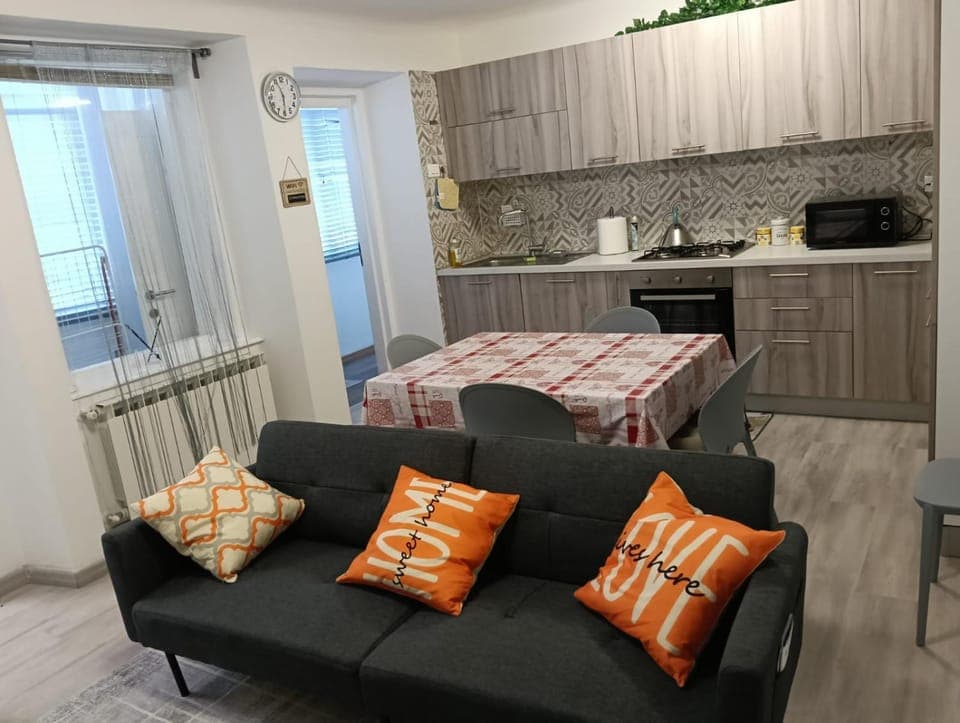 Kitchen or kitchenette, Living room, Seating area, Dining area, stove