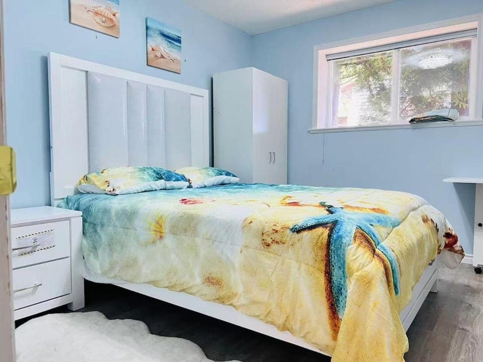 Bed, Photo of the whole room, wardrobe