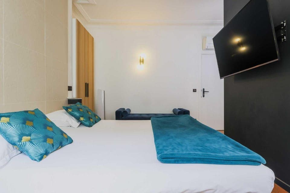 Communal lounge/ TV room, Bed, TV and multimedia, Photo of the whole room, Evening entertainment, Bedroom