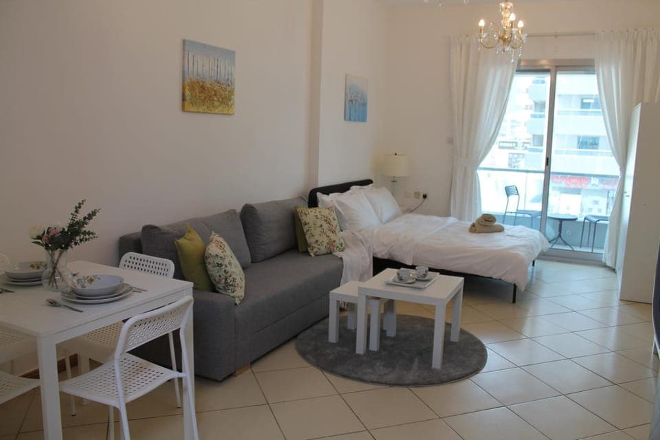 Bed, Photo of the whole room, Seating area