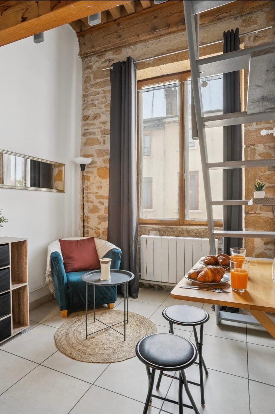 Living room, Seating area, Breakfast