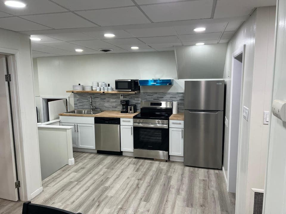 Kitchen or kitchenette, dishwasher, oven, stove