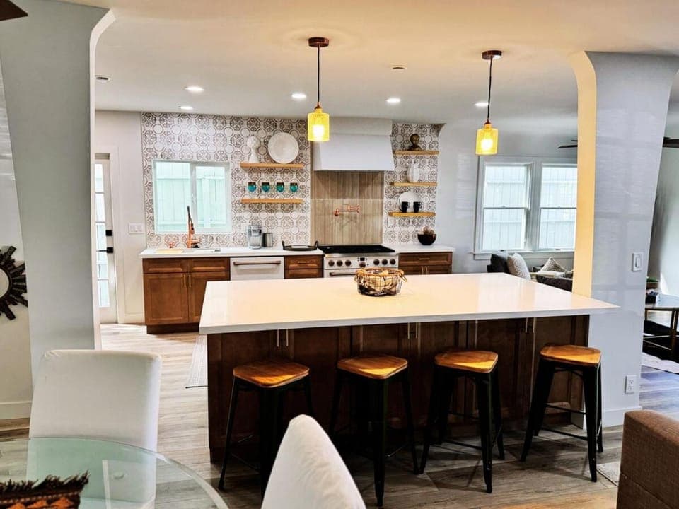 Dining area, pet friendly, stove