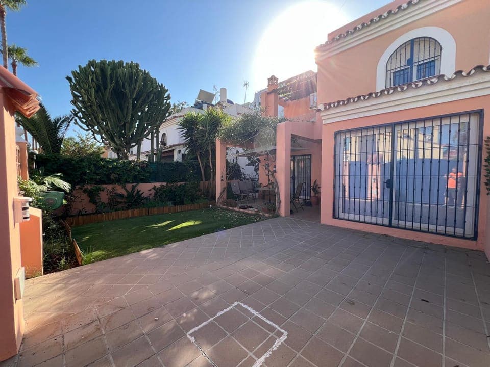 Property building, Day