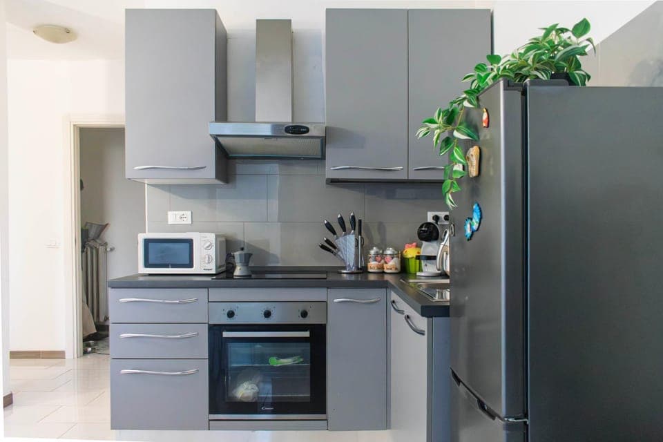 Kitchen or kitchenette, oven