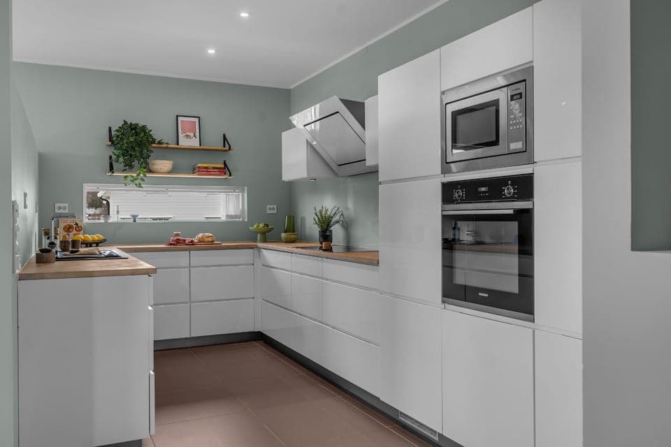 Kitchen or kitchenette, dishwasher, oven, stove