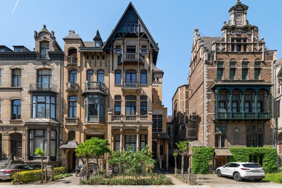 Property building, Day, Neighbourhood, City view, Street view, Location