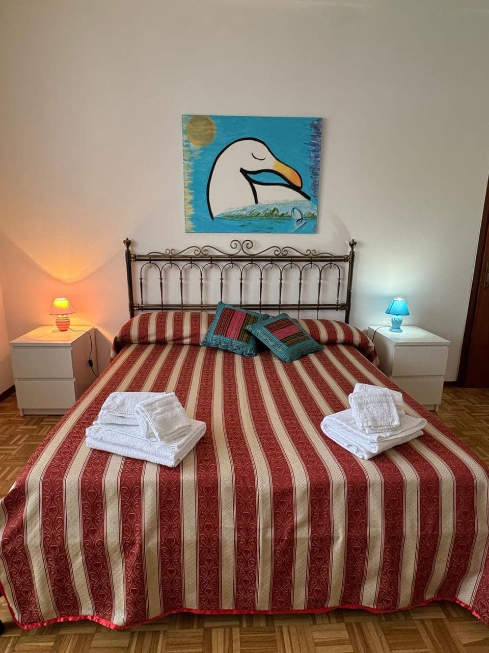 Bed, Photo of the whole room, Bedroom, towels