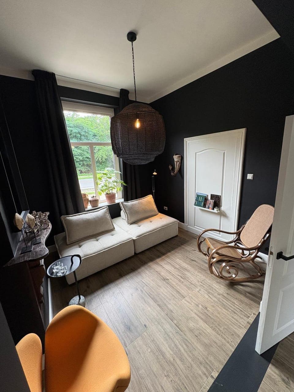 Living room, Seating area